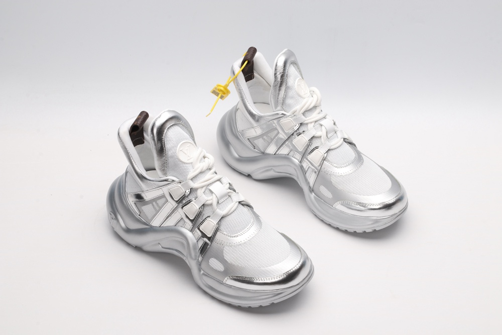 L*V SNEAKER